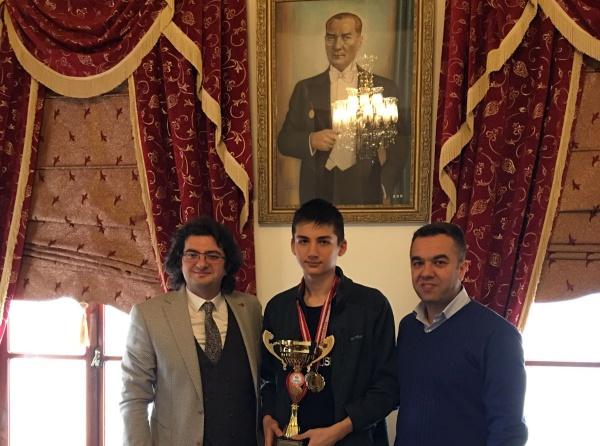 Türkiye Satranç Federasyonu İstanbul  Şampiyonu  Kayra Kamer