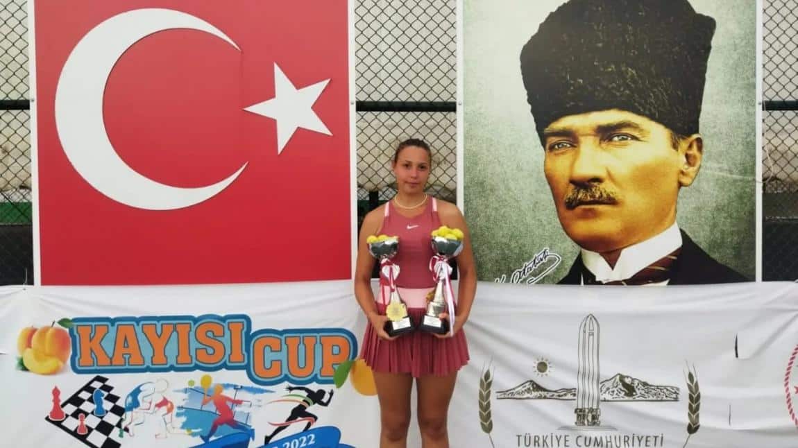 Öğrencimiz Tenis Türkiye birincisi 